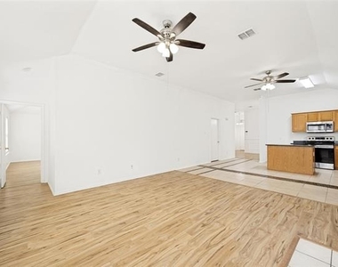 202 Trenton Drive - Photo Thumbnail 6