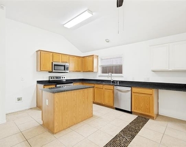 202 Trenton Drive - Photo Thumbnail 12