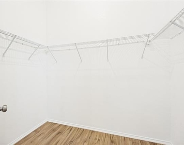 202 Trenton Drive - Photo Thumbnail 22