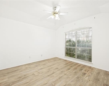 202 Trenton Drive - Photo Thumbnail 14