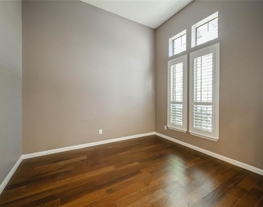 1810 Port Isabel Drive - Photo Thumbnail 2