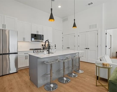 6418 Maple Avenue - Photo Thumbnail 1