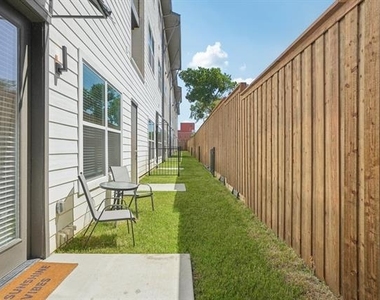 6418 Maple Avenue - Photo Thumbnail 15