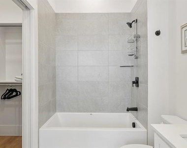 6418 Maple Avenue - Photo Thumbnail 12