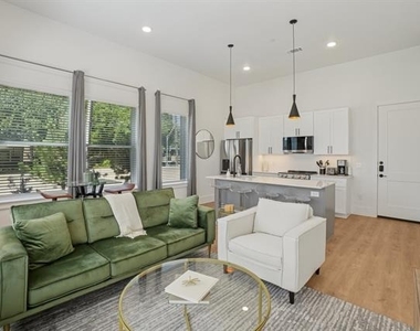 6418 Maple Avenue - Photo Thumbnail 4