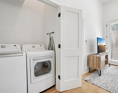 6418 Maple Avenue - Photo Thumbnail 7