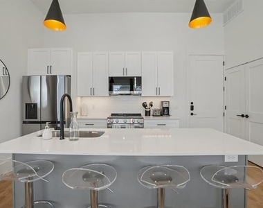 6418 Maple Avenue - Photo Thumbnail 2