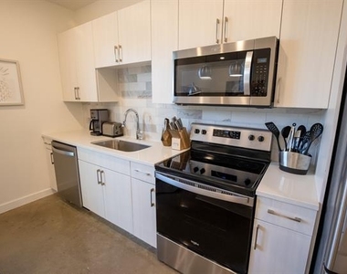 120 N Madison Avenue - Photo Thumbnail 2