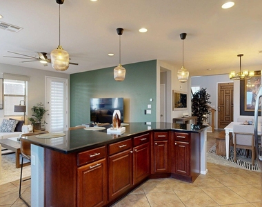 3272 E Meadowview Drive - Photo Thumbnail 11