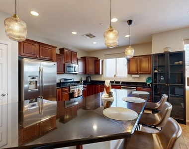 3272 E Meadowview Drive - Photo Thumbnail 8