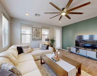 3272 E Meadowview Drive - Photo Thumbnail 15