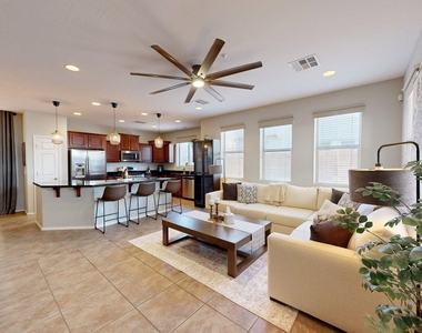 3272 E Meadowview Drive - Photo Thumbnail 16