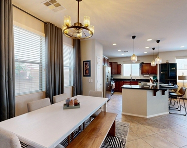 3272 E Meadowview Drive - Photo Thumbnail 3