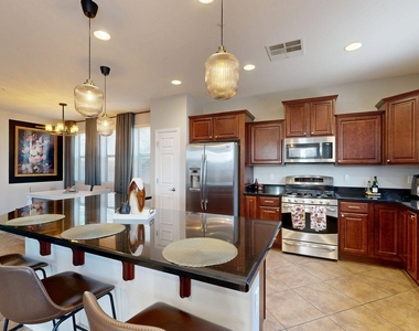 3272 E Meadowview Drive - Photo Thumbnail 9