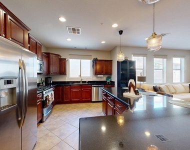 3272 E Meadowview Drive - Photo Thumbnail 7