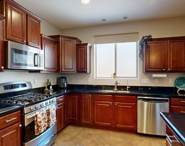 3272 E Meadowview Drive - Photo Thumbnail 12