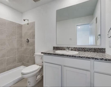 925 Grebe Drive - Photo Thumbnail 8