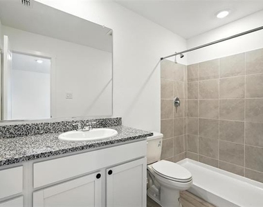 925 Grebe Drive - Photo Thumbnail 5