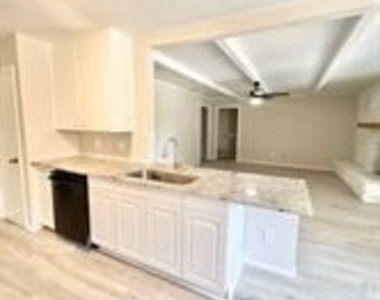 1325 Florentine Drive - Photo Thumbnail 3