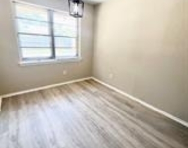 1325 Florentine Drive - Photo Thumbnail 5