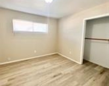 1325 Florentine Drive - Photo Thumbnail 12
