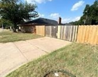1325 Florentine Drive - Photo Thumbnail 16