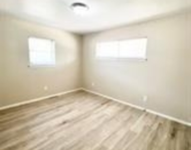 1325 Florentine Drive - Photo Thumbnail 10