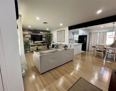 1113 Eric Avenue - Photo Thumbnail 2