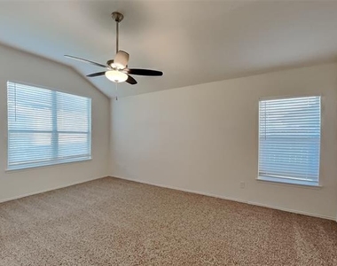 405 Hackberry Drive - Photo Thumbnail 6