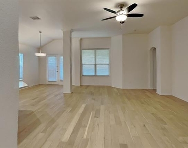 405 Hackberry Drive - Photo Thumbnail 2