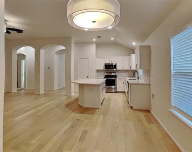 405 Hackberry Drive - Photo Thumbnail 3