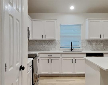 405 Hackberry Drive - Photo Thumbnail 4