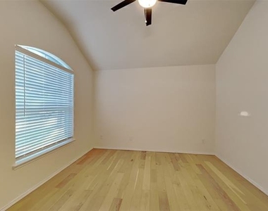 405 Hackberry Drive - Photo Thumbnail 13