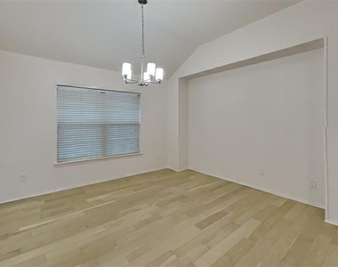 405 Hackberry Drive - Photo Thumbnail 5