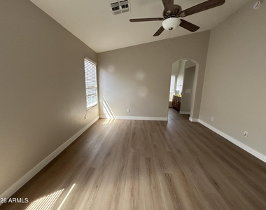 434 E Chicory Place - Photo Thumbnail 9