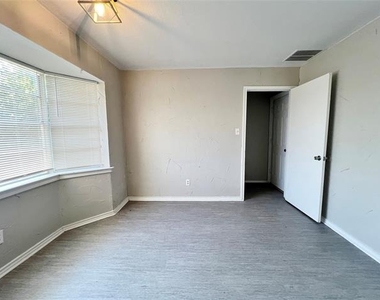 3709 Ashford Avenue - Photo Thumbnail 8