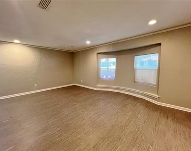 3709 Ashford Avenue - Photo Thumbnail 10