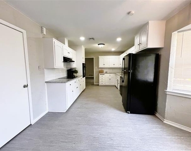 3709 Ashford Avenue - Photo Thumbnail 7