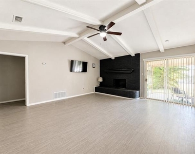 3709 Ashford Avenue - Photo Thumbnail 2
