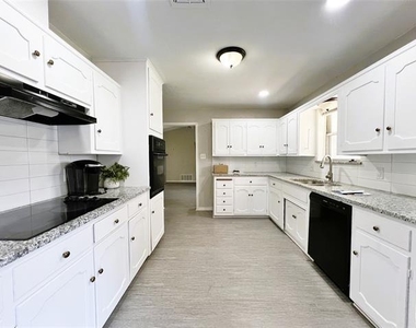 3709 Ashford Avenue - Photo Thumbnail 5