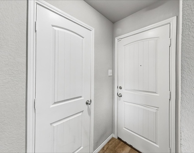 2700 Andesite Lane - Photo Thumbnail 23