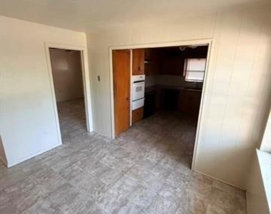 413 Frances Way - Photo Thumbnail 10