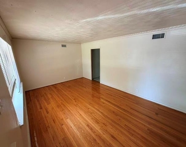 413 Frances Way - Photo Thumbnail 12