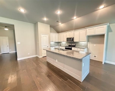 7924 Buttonwood Drive - Photo Thumbnail 7