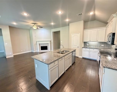 7924 Buttonwood Drive - Photo Thumbnail 9