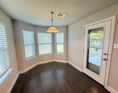7924 Buttonwood Drive - Photo Thumbnail 10