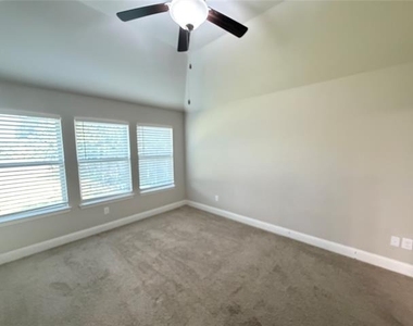 7924 Buttonwood Drive - Photo Thumbnail 15