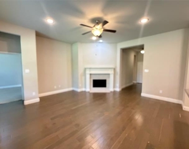 7924 Buttonwood Drive - Photo Thumbnail 8