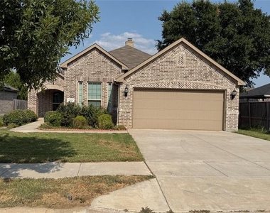 7924 Buttonwood Drive - Photo Thumbnail 2