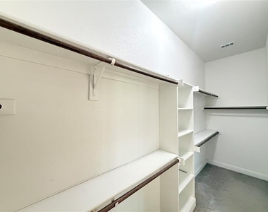 7924 Buttonwood Drive - Photo Thumbnail 18